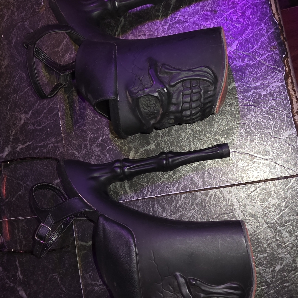 Pleaser Black Skull Heels - Picture 3 of 5